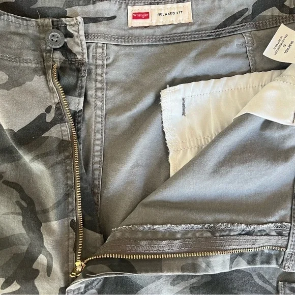 Wrangler Camouflage Cargo Utility Shorts - Picture 3 of 6